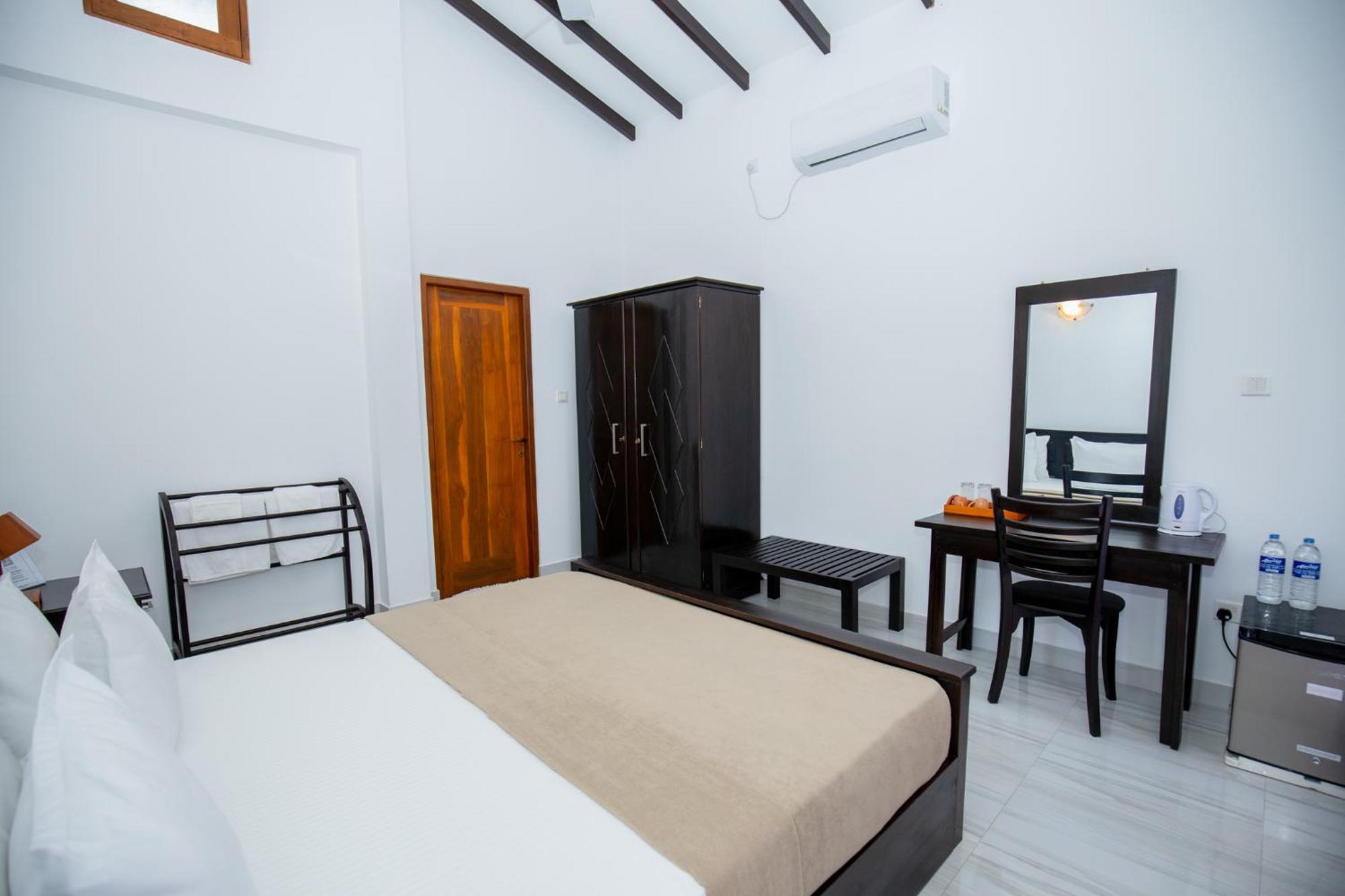 Teya Beach Hotel Ahangama Luaran gambar